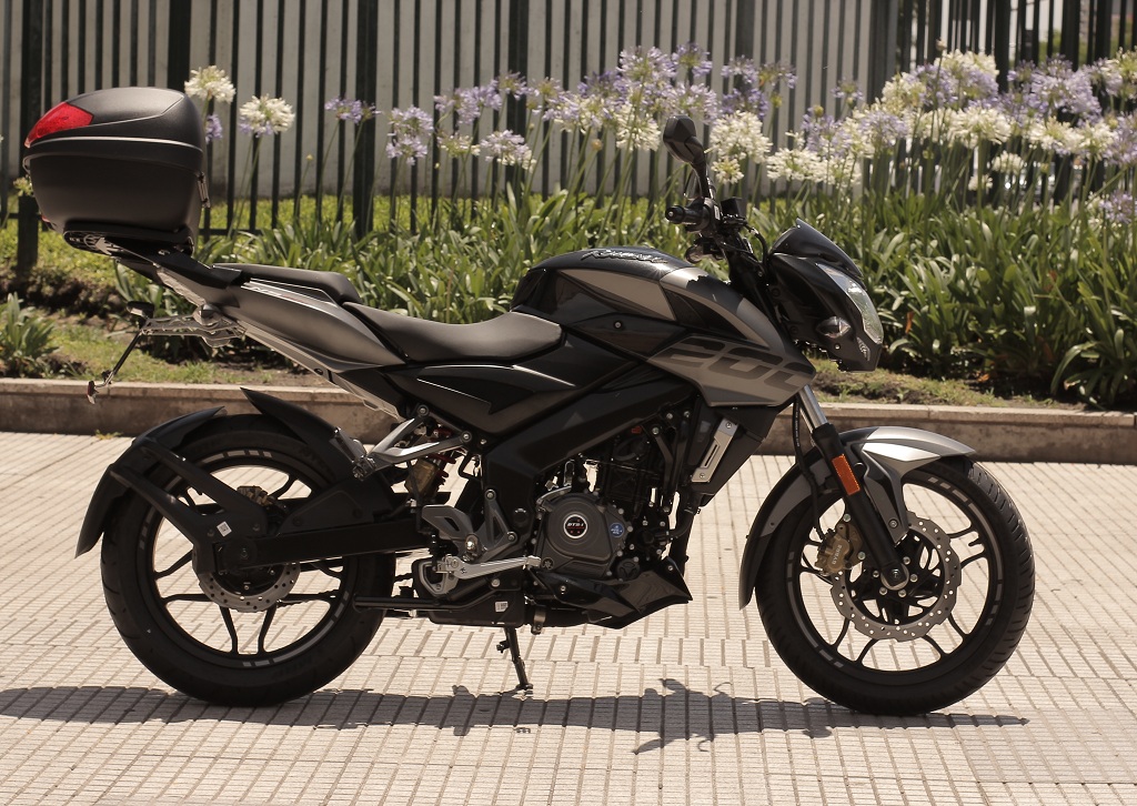 Ahora, la NS200 viene con baúl Visión Auto