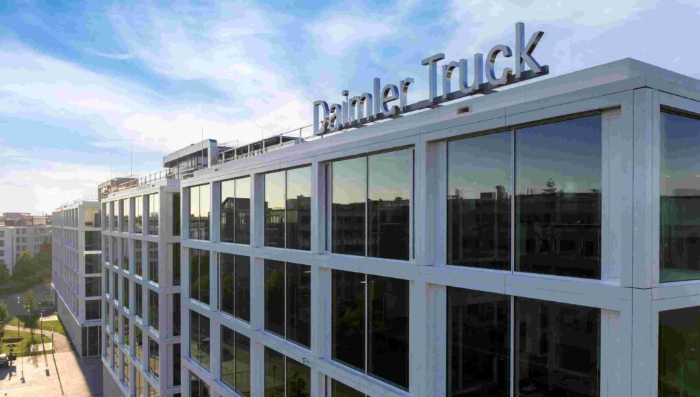 Sólido desempeño del Grupo Daimler Truck en el segundo trimestre a pesar de la continua incertidumbre macroeconómica (2)