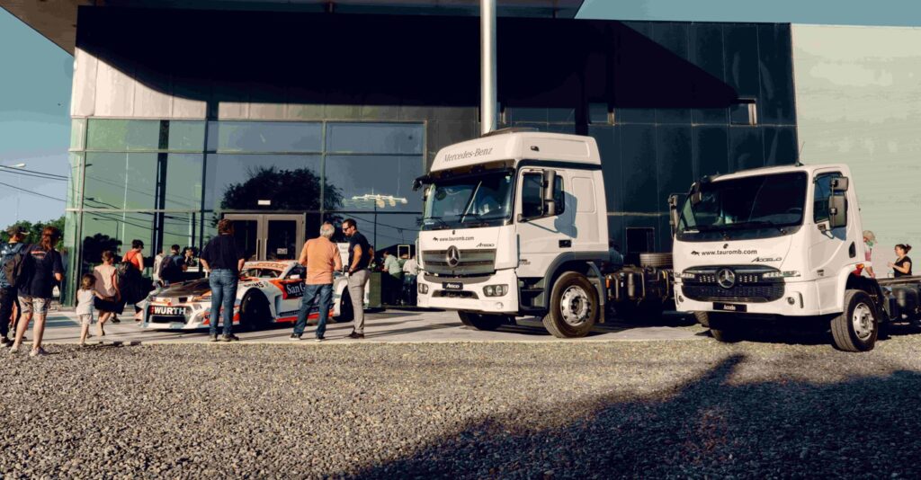 Caravana del Turismo Carretera desde el concesionario Tauro