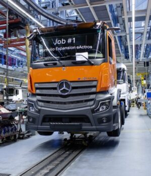 MERCEDES-BENZ TRUCKS INICIÓ DE LA PRODUCCIÓN DEL EACTROS 400 DT