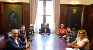 Alak recibio a pilotos del TC y la ciudad palpita el Gran Premio Coronacion x ()