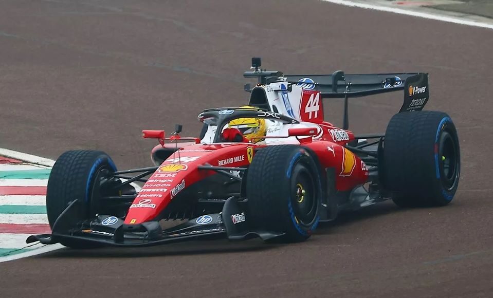 hamilton-ferrari-sf-26