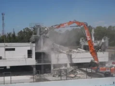 CAEN LOS BOXES Y TRIBUNAS DEL GÁLVEZ, PERO LA VUELTA DE LA FÓRMULA 1 NO HACE RUIDO