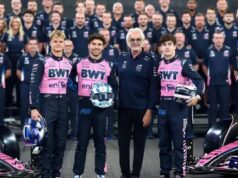 EL CARTELITO EN EL EQUIPO ALPINE, «SE VENDE EL 24%»