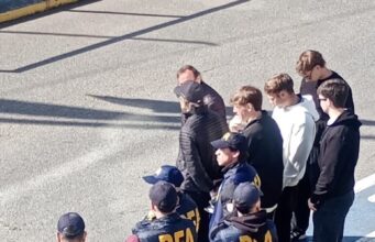 MIENTRAS CORRIERON EN LA PISTA, ALLANARON EL MOURAS