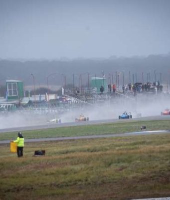 TOP RACE Y FÓRMULA NACIONAL EN TOAY, SOBRE LLOVIDO MOJADO
