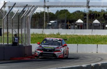 LEONEL PERNÍA CON CHANCES EN TCR EN VELOCITTA, BRASIL