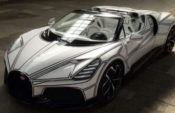 Extravagancia y lujo al poder. Un Bugatti hiperdeportivo de porcelana, casi da miedo tocarlo