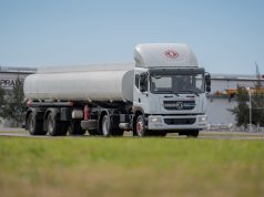 Dongfeng suma a su portfolio el camión mediano Captain D 1830 Tractor