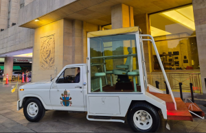 EL PAPAMÓVIL UNA GRAN ATRACCIÓN EN AUTOMÓVIL CLUB ARGENTINO