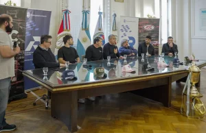 UNA PARADA CON CONDIMENTOS PICANTES, ROSARIO ESPERA AL TC