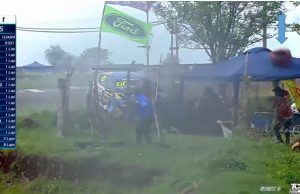 PREPARABA EL ASADO Y CASI LO ACHURAN…